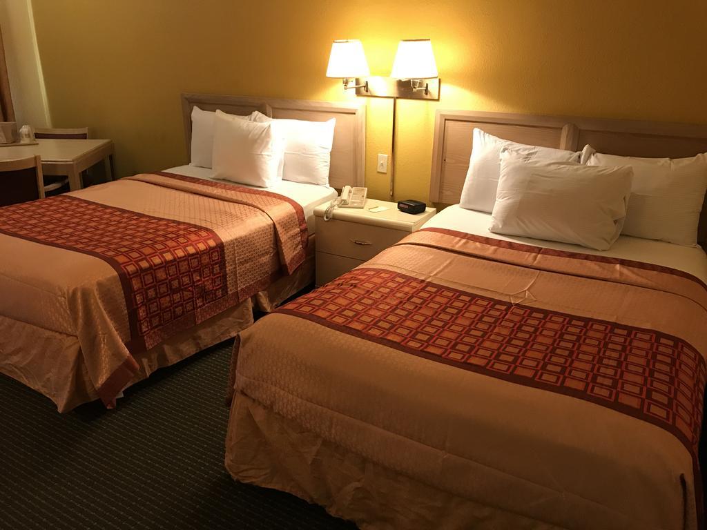 Budget Host Inn סנדוסקי מראה חיצוני תמונה