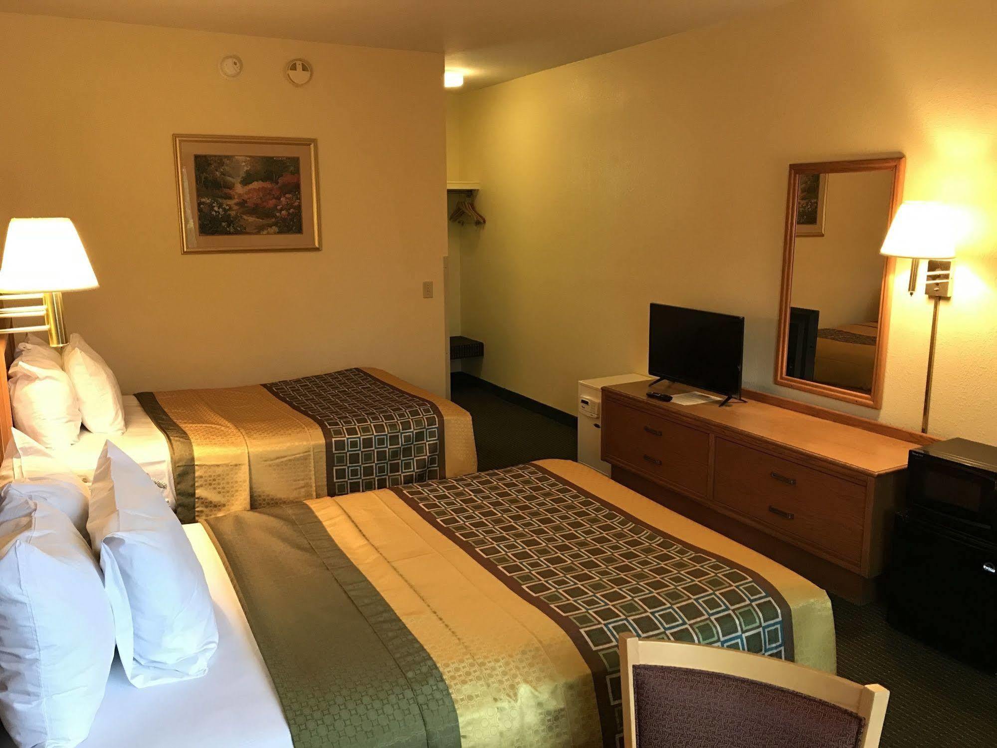 Budget Host Inn סנדוסקי מראה חיצוני תמונה