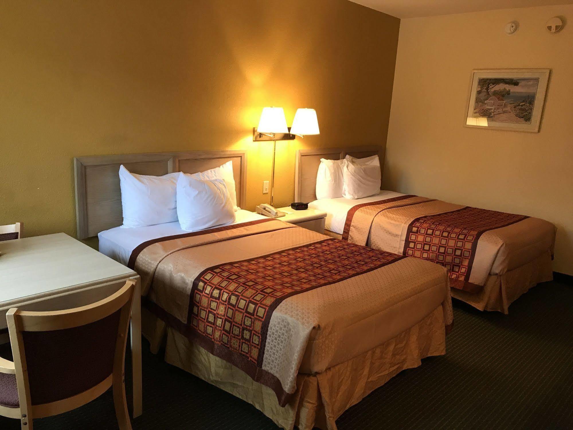 Budget Host Inn סנדוסקי מראה חיצוני תמונה