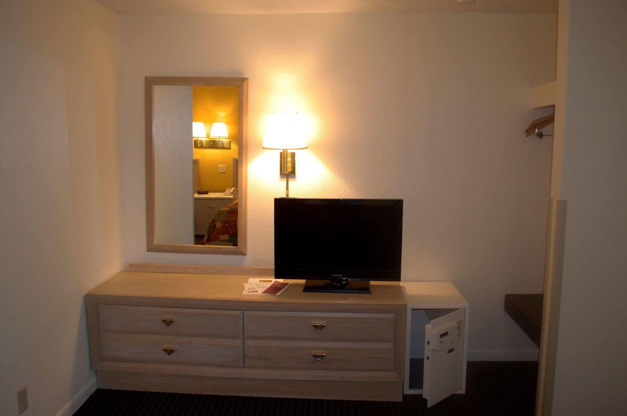 Budget Host Inn סנדוסקי מראה חיצוני תמונה